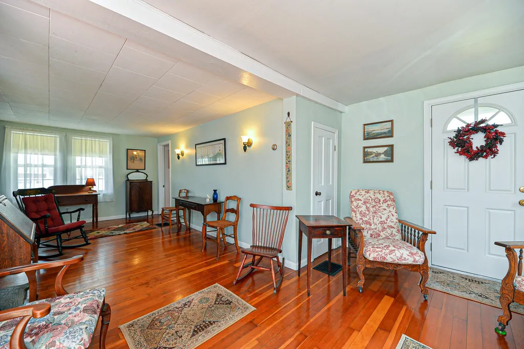 33 Little River Road Kingston NH 03848