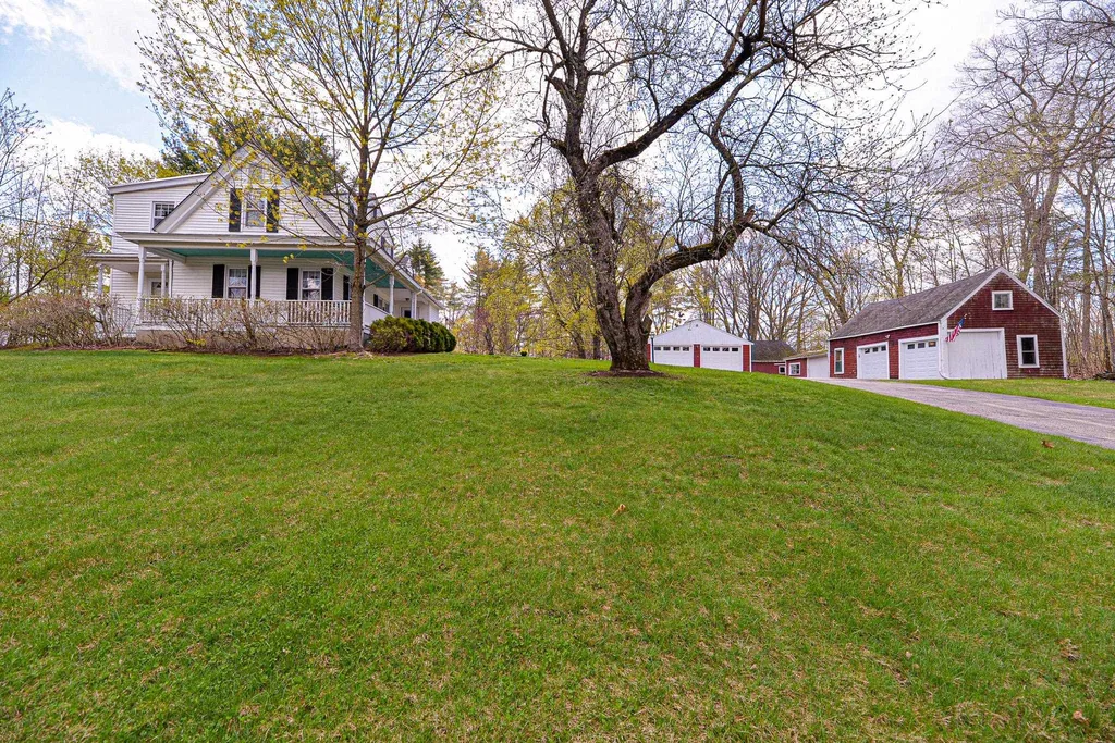 33 Little River Road Kingston NH 03848
