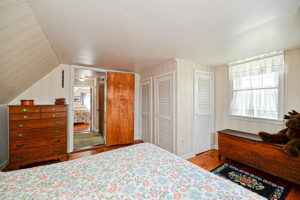33 Little River Road Kingston NH 03848