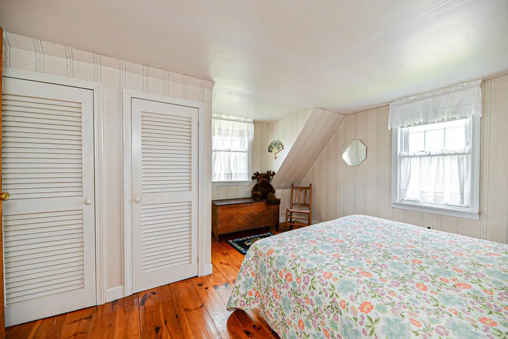 33 Little River Road Kingston NH 03848
