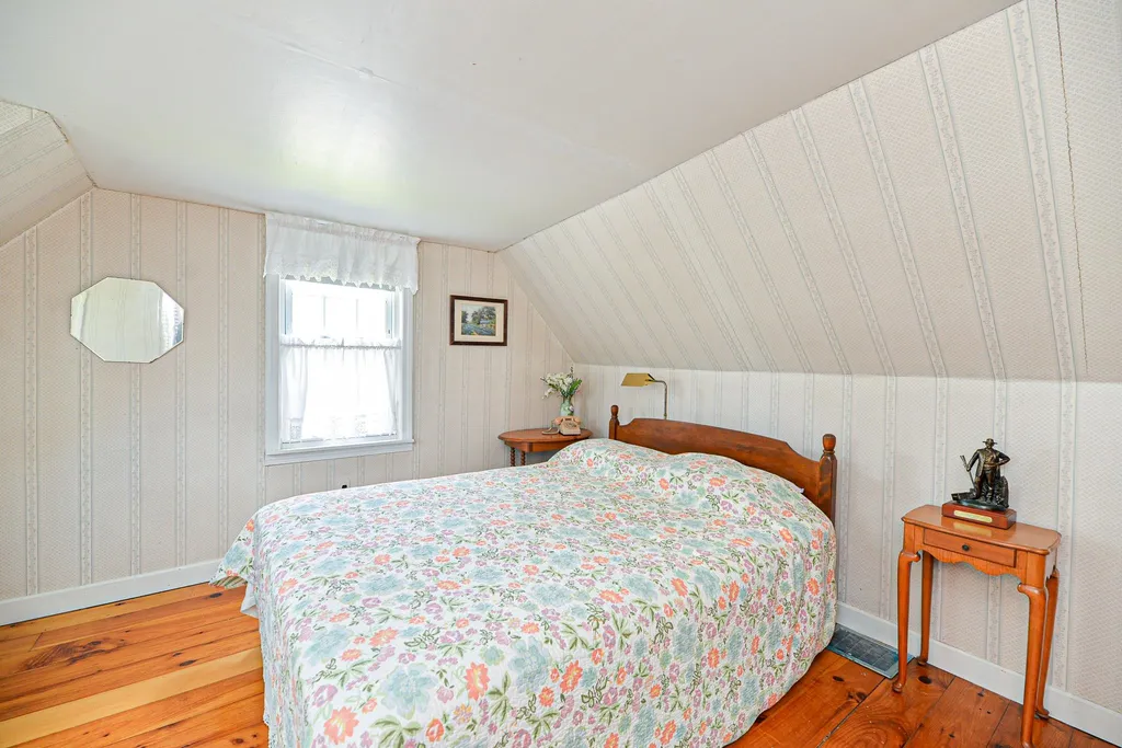 33 Little River Road Kingston NH 03848