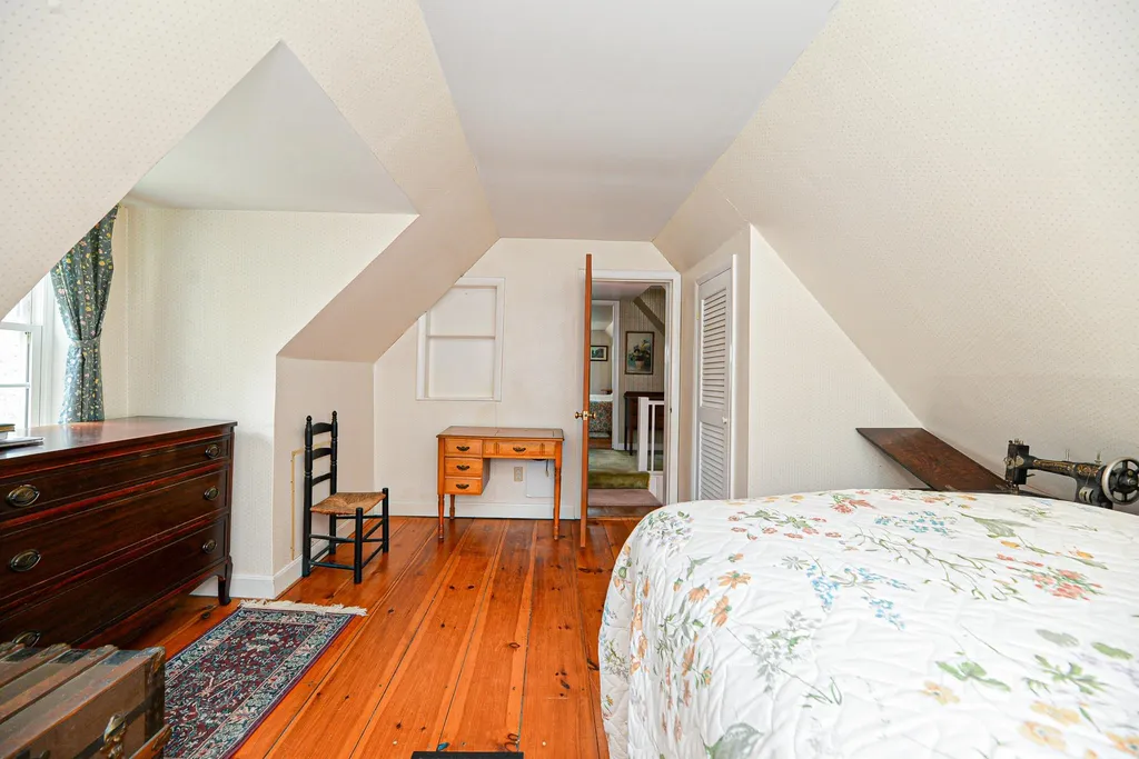 33 Little River Road Kingston NH 03848