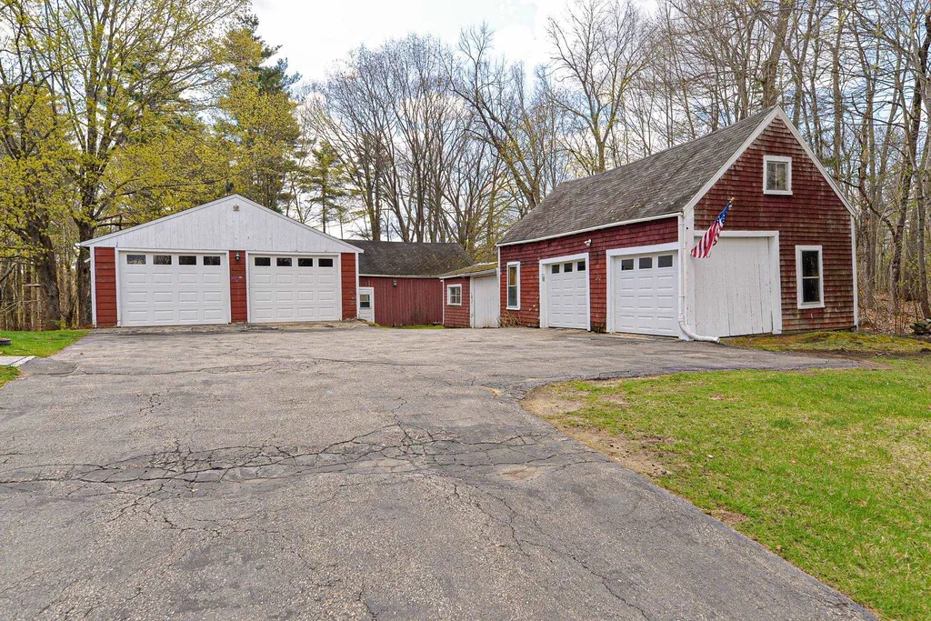 33 Little River Road Kingston NH 03848