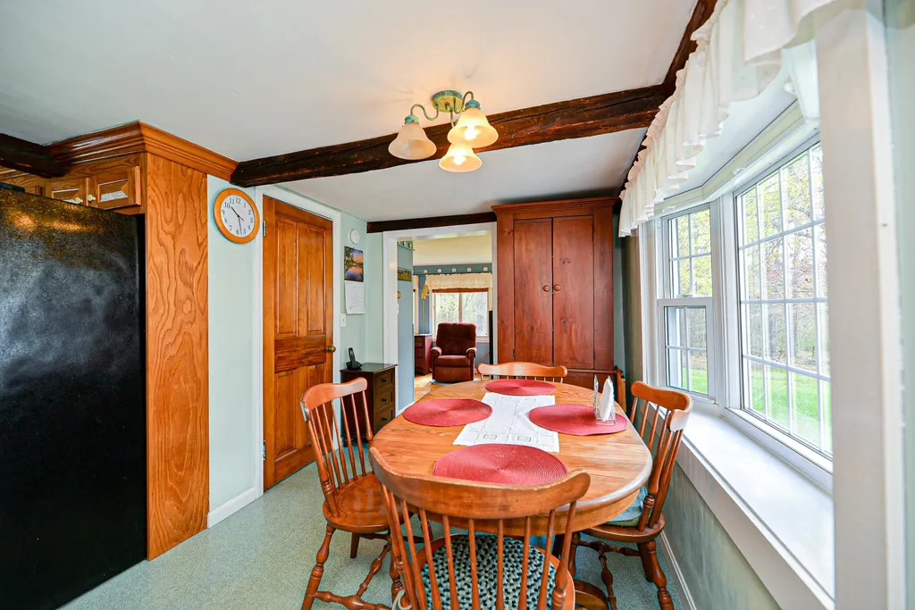 33 Little River Road Kingston NH 03848