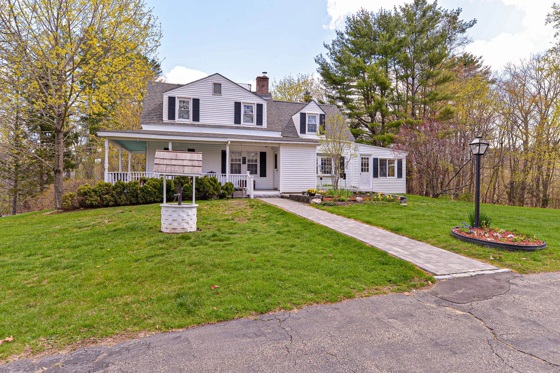 33 Little River Road Kingston NH 03848
