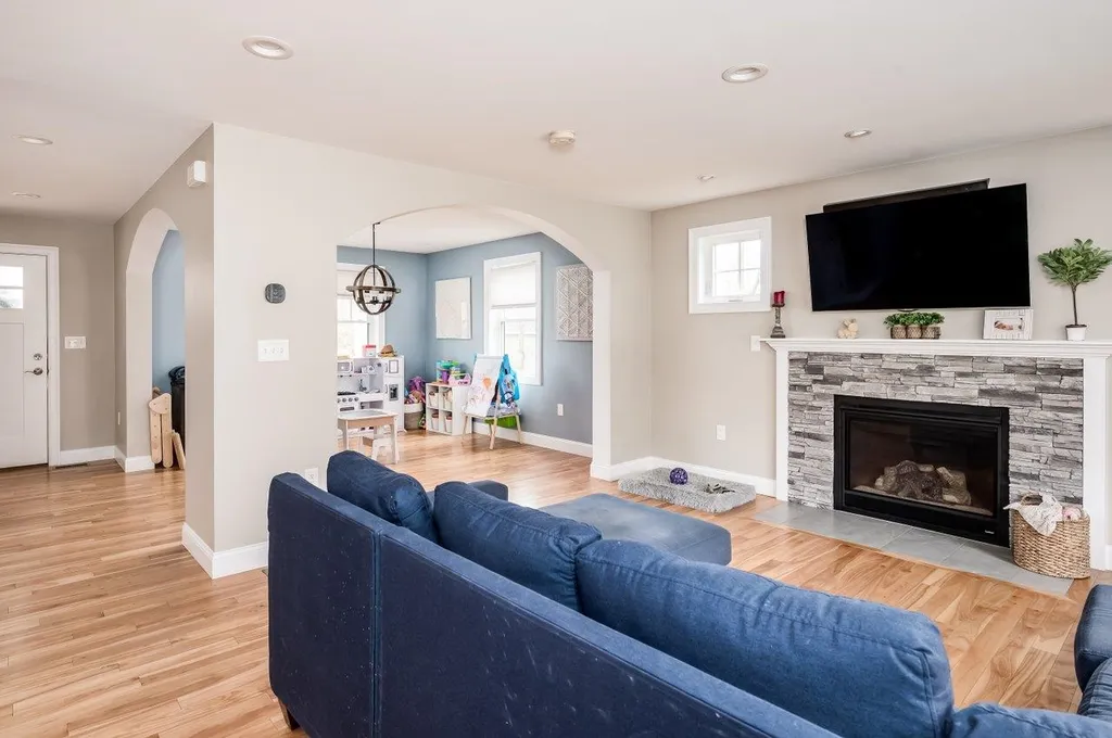 88 Tolend Road Barrington NH 03825