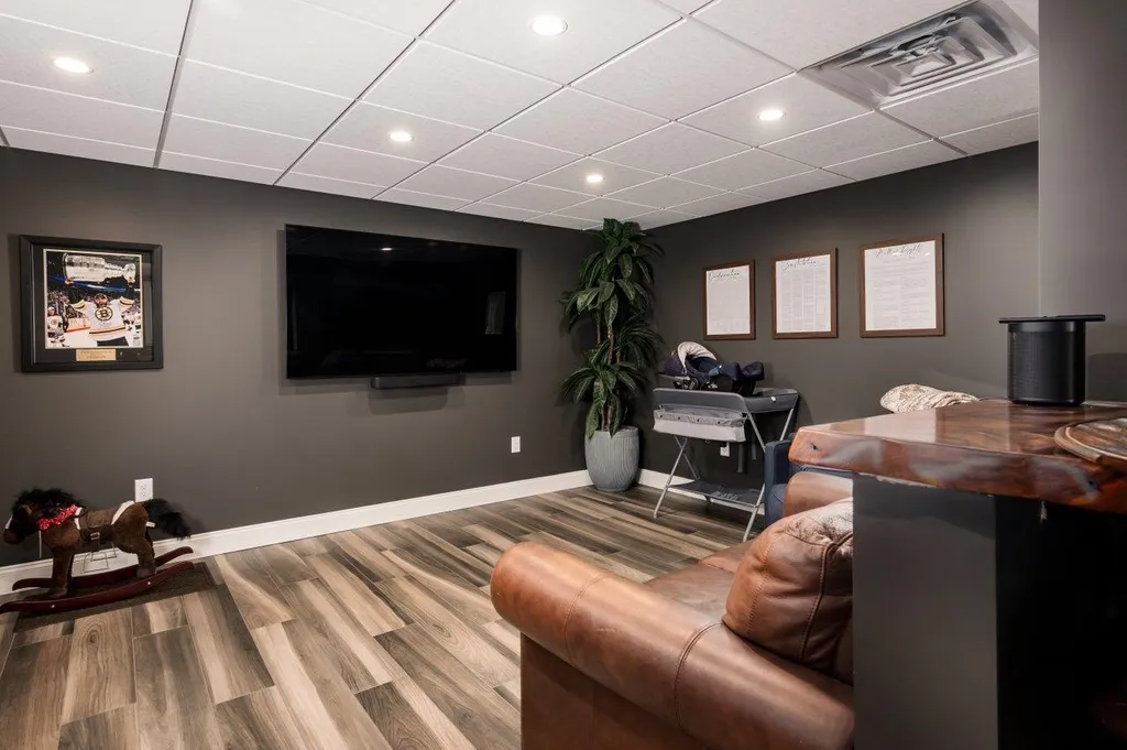 88 Tolend Road Barrington NH 03825