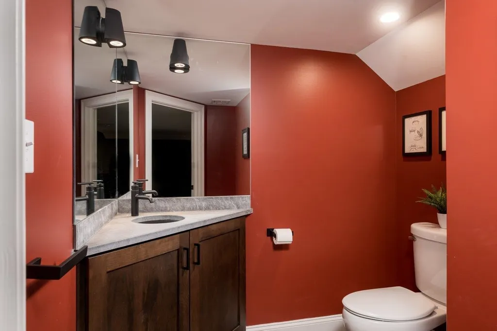 88 Tolend Road Barrington NH 03825