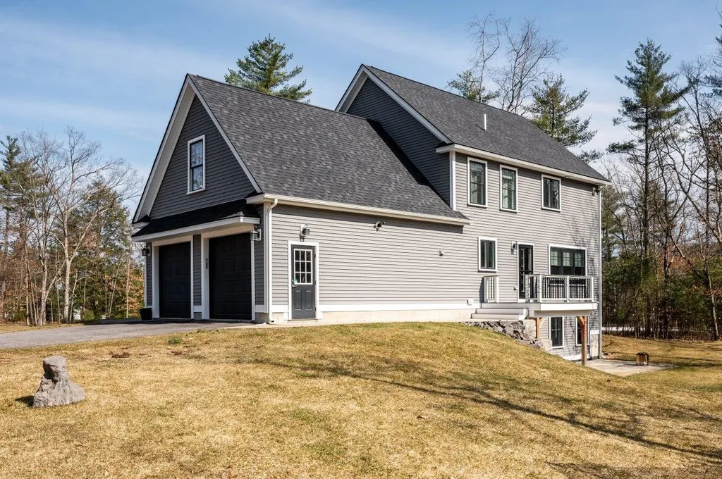 88 Tolend Road Barrington NH 03825