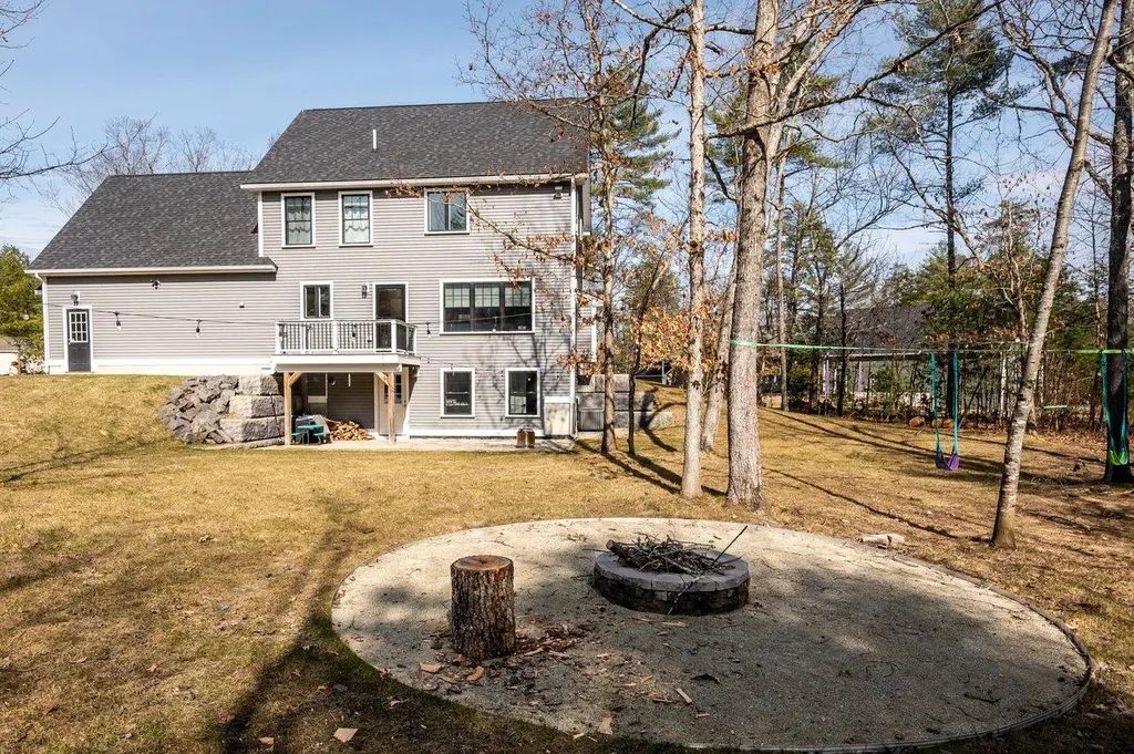 88 Tolend Road Barrington NH 03825