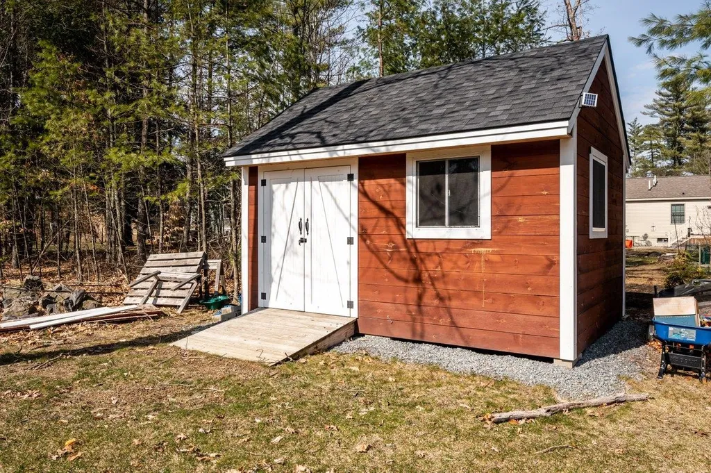 88 Tolend Road Barrington NH 03825