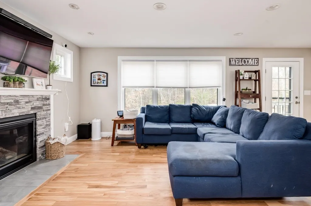 88 Tolend Road Barrington NH 03825