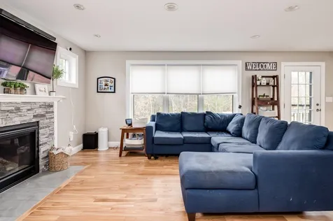 88 Tolend Road Barrington NH 03825