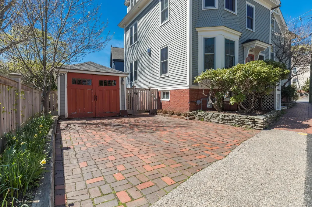 10 New Castle Avenue Portsmouth NH 03801
