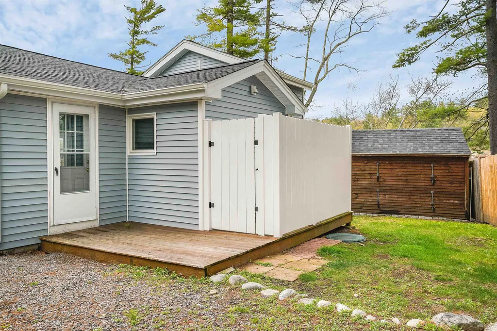 9 Hanson Way Hollis NH 03049