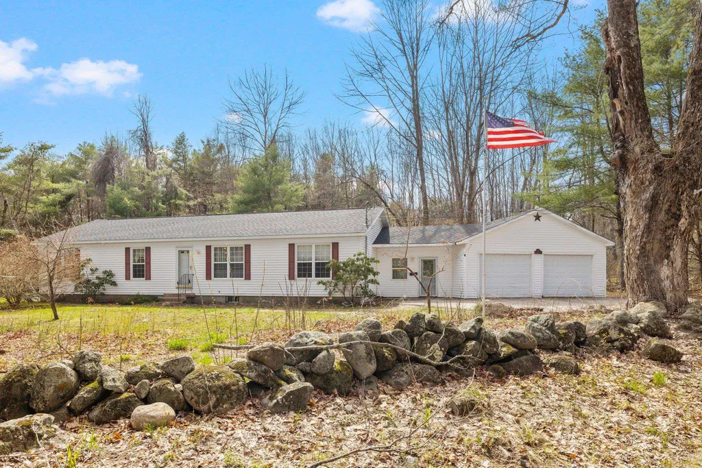 65 New Garden Road Wolfeboro NH 03894