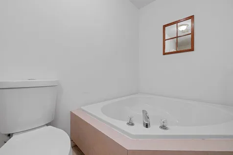 65 New Garden Road Wolfeboro NH 03894