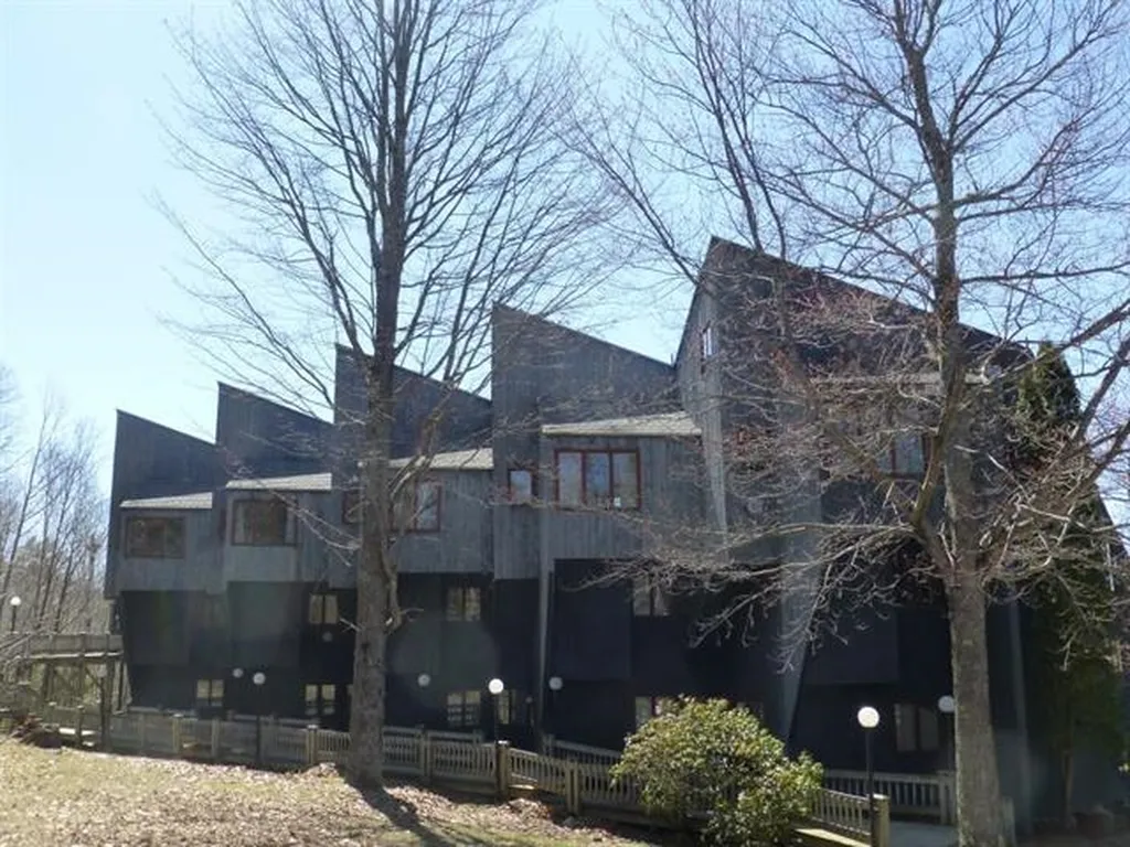 34 Weetamoo Trail, Campton NH Real Estate Listing MLS 4951287 Teamner