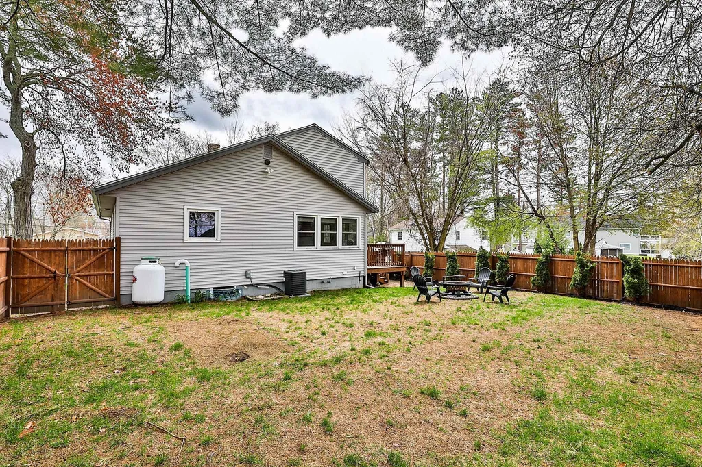 20 Betty Lane Salem NH 03079