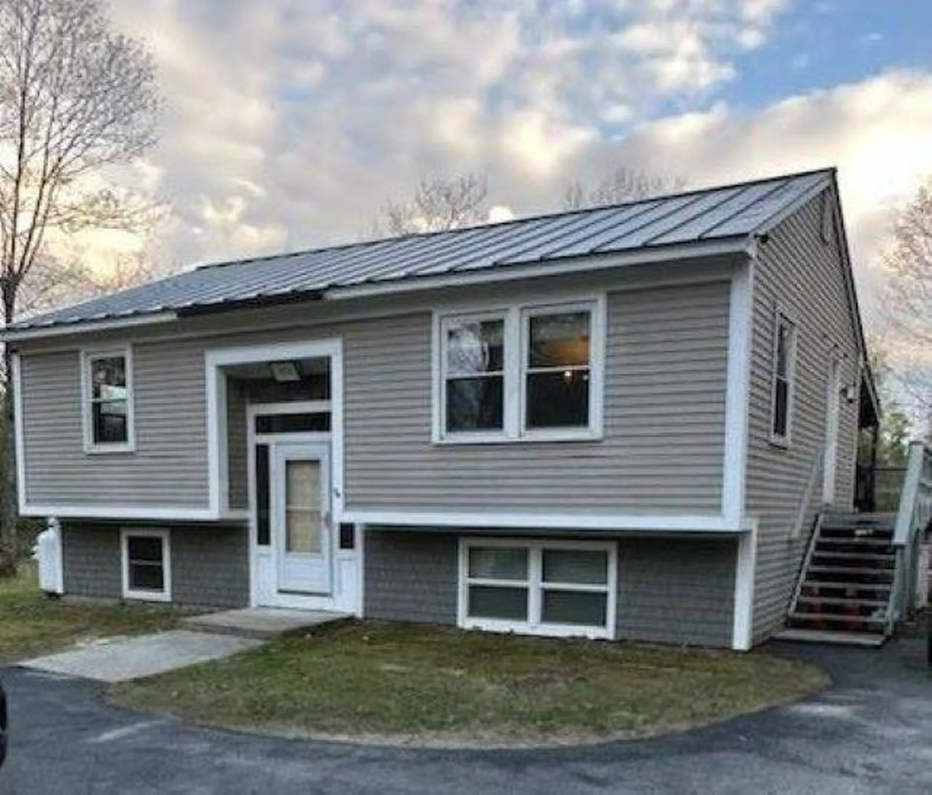 7 Merrimack Circle Webster NH 03303