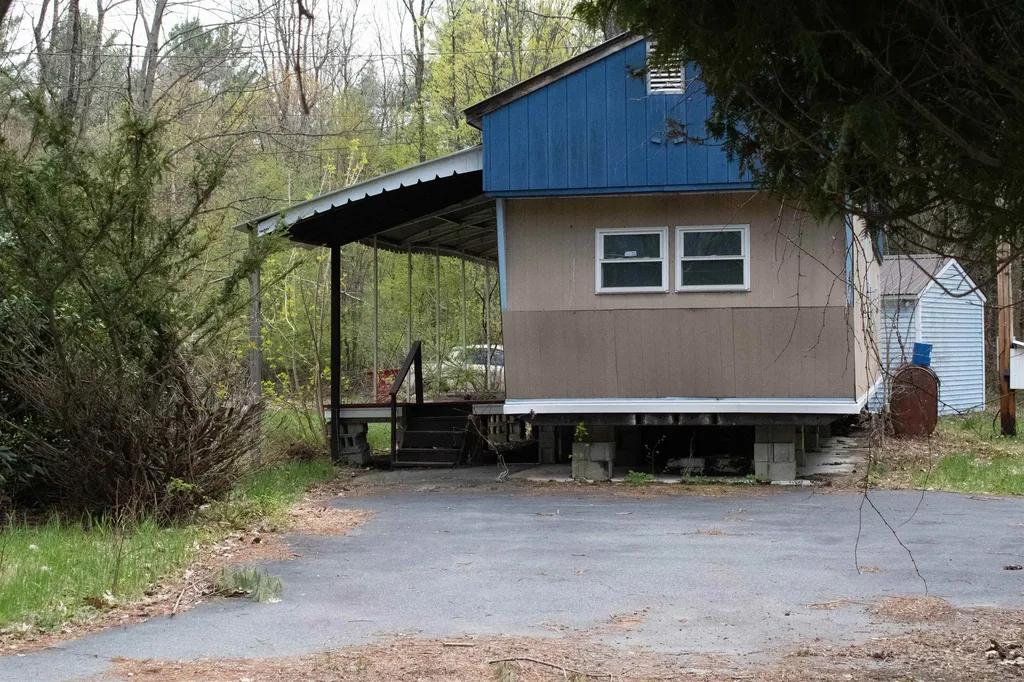64 Beauregard Street Claremont NH 03743