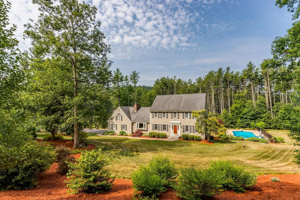 35 Bracken Circle Bedford NH 03110