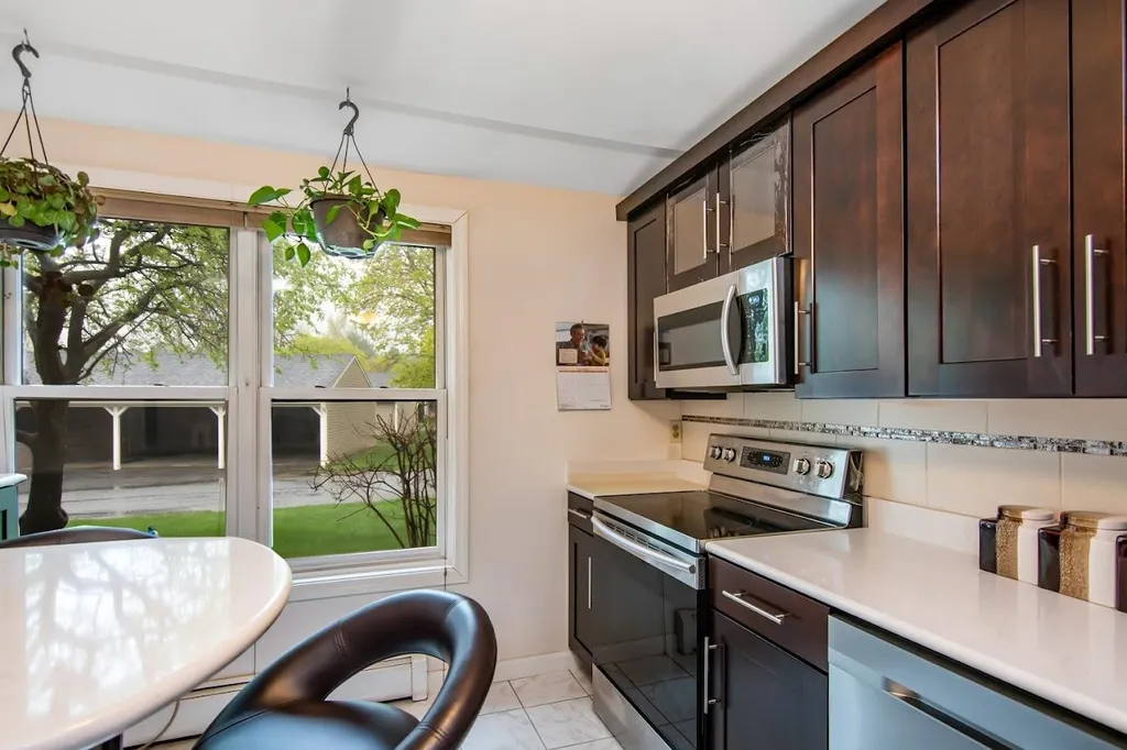 J-16 Stonehedge Drive South Burlington VT 05403
