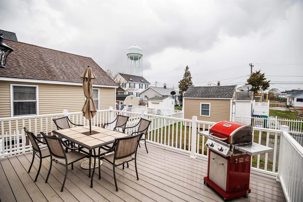 44 Nudd Avenue Hampton NH 03842