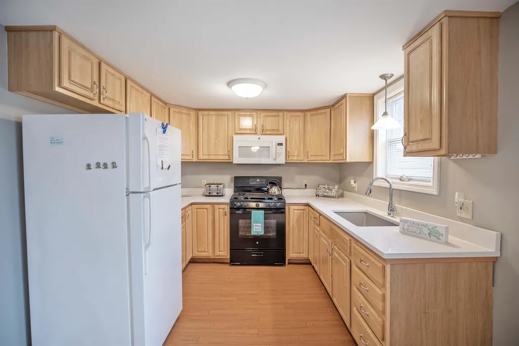44 Nudd Avenue Hampton NH 03842