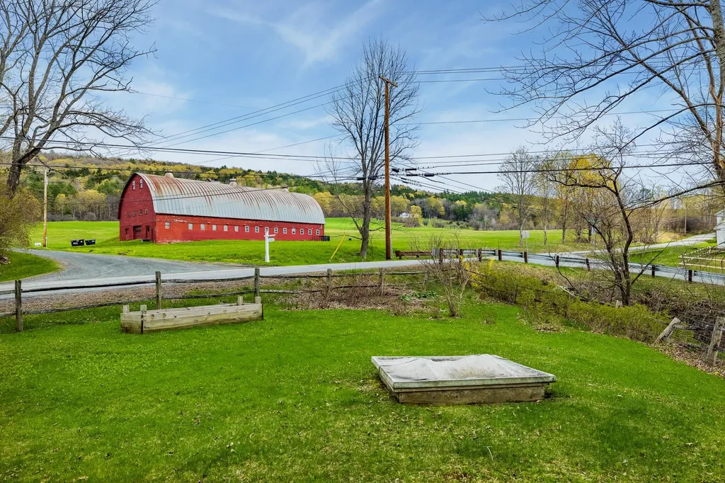 4165 Hartland Hill Road Woodstock VT 05091