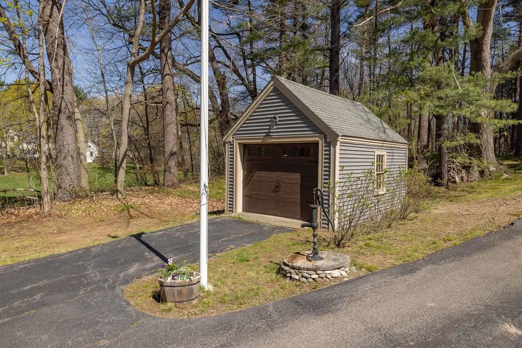 273 Atlantic Avenue North Hampton NH 03862