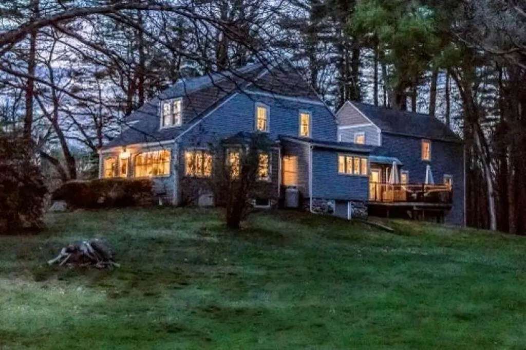 273 Atlantic Avenue North Hampton NH 03862