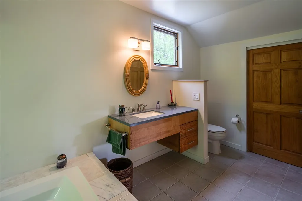 141 Cream Pot Road Hartland VT 05048