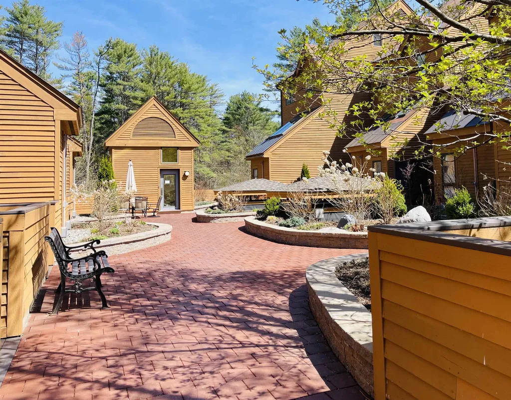 8 Courtyard Hanover NH 03755