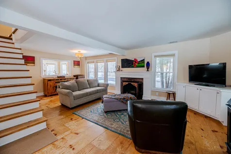 21 Peace Street Dorset VT 05251
