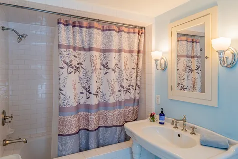 21 Peace Street Dorset VT 05251