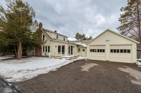 21 Peace Street Dorset VT 05251