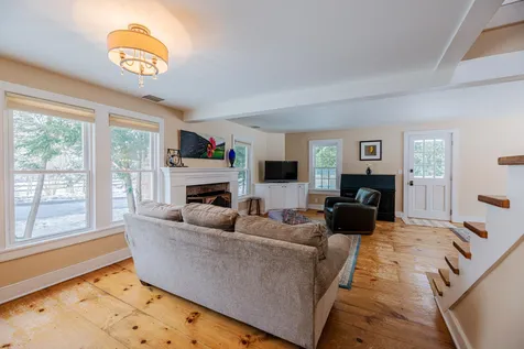 21 Peace Street Dorset VT 05251