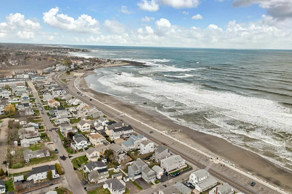 4 Fourteenth Street Hampton NH 03842
