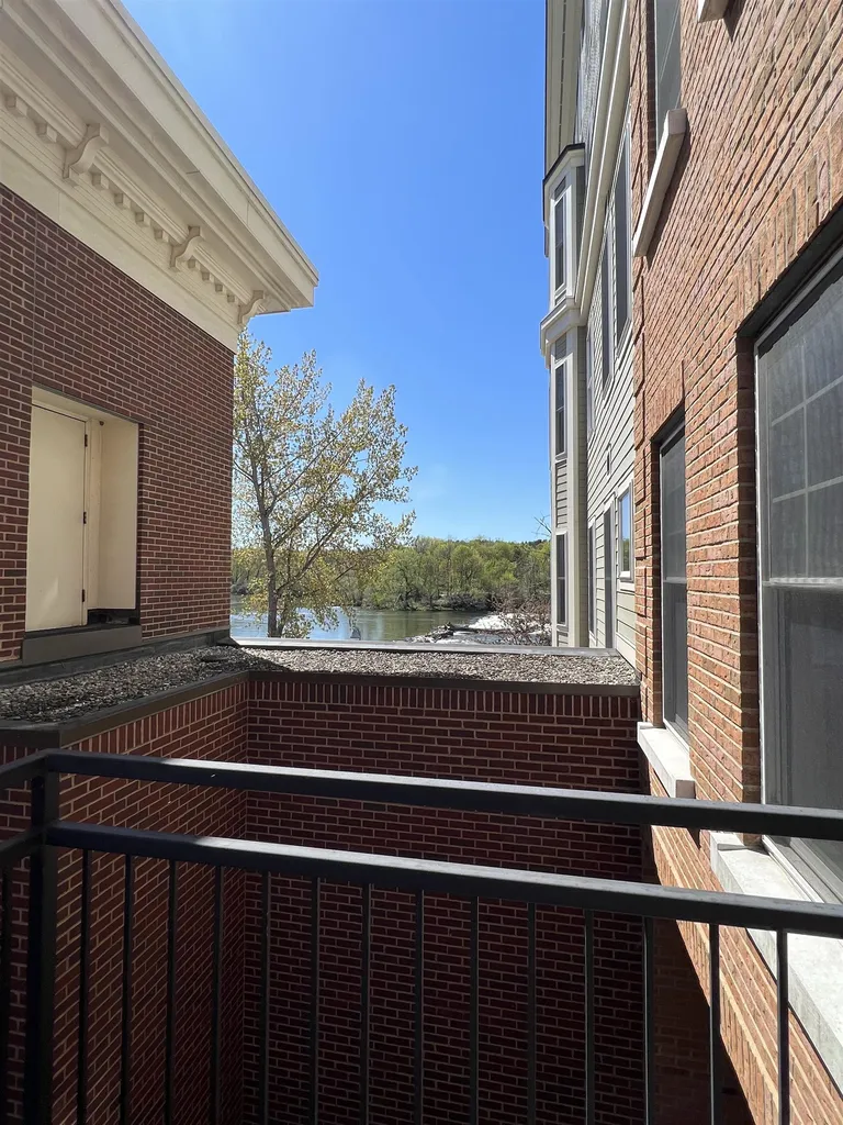 60 Winooski Falls Way Winooski VT 05403