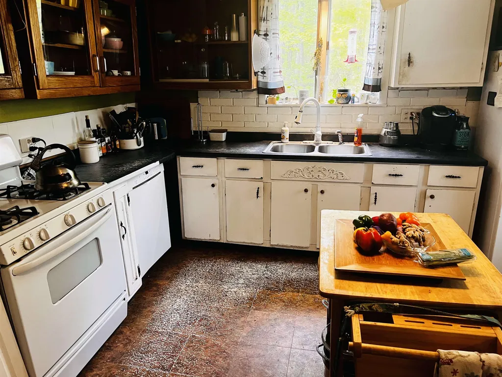 22 Snow Avenue Hinsdale NH 03451