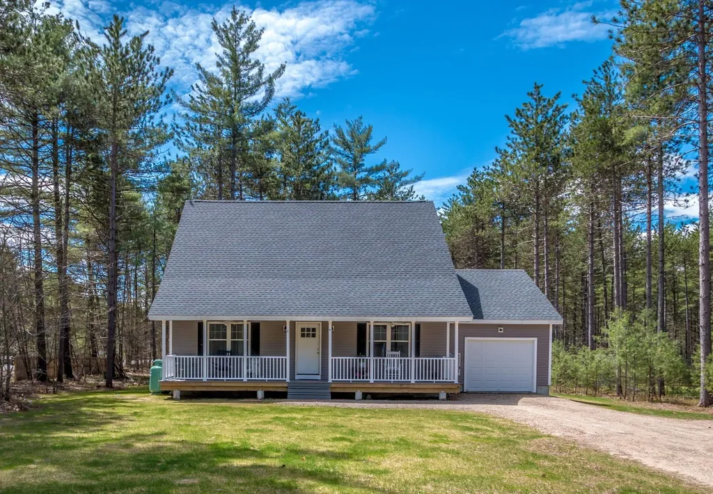 6 Christopher Street Fryeburg ME 04037
