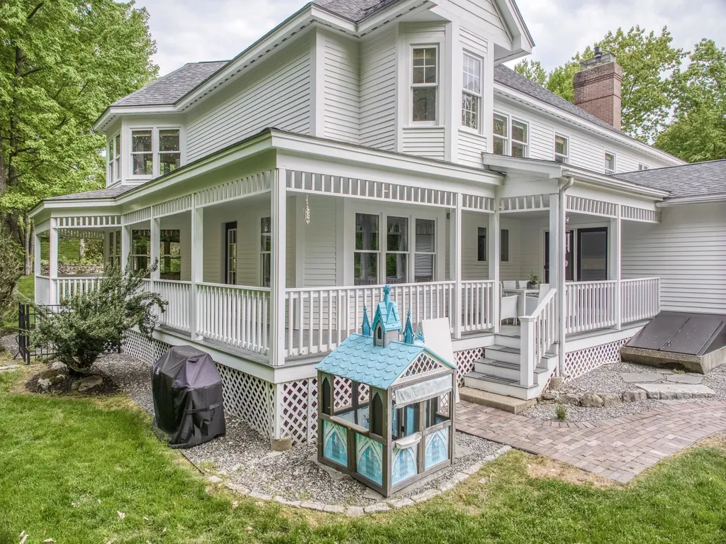 47 Hawk Drive Bedford NH 03110