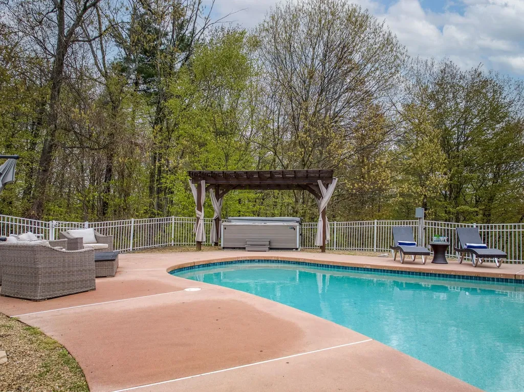 47 Hawk Drive Bedford NH 03110