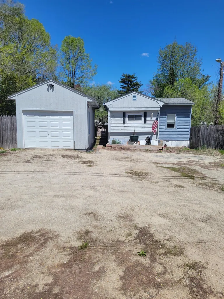7 Mildred Avenue Raymond NH 03077