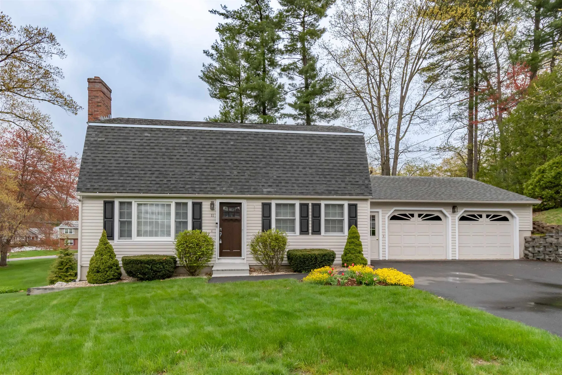 11 Shaw Circle Nashua NH 03062