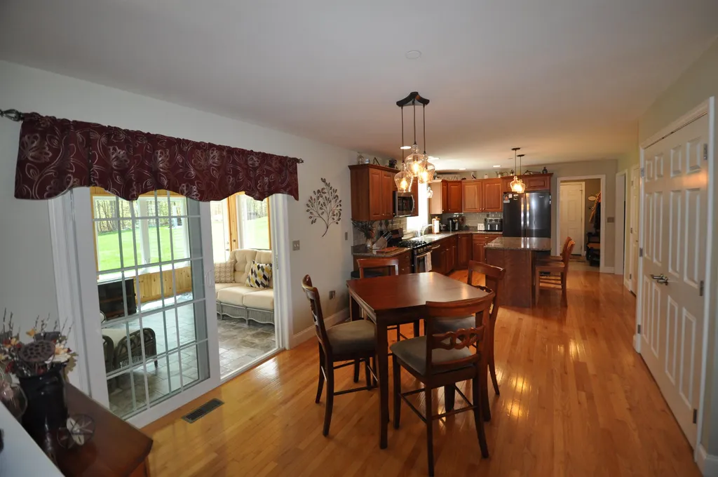 32 Blacksmith Lane Hollis NH 03049