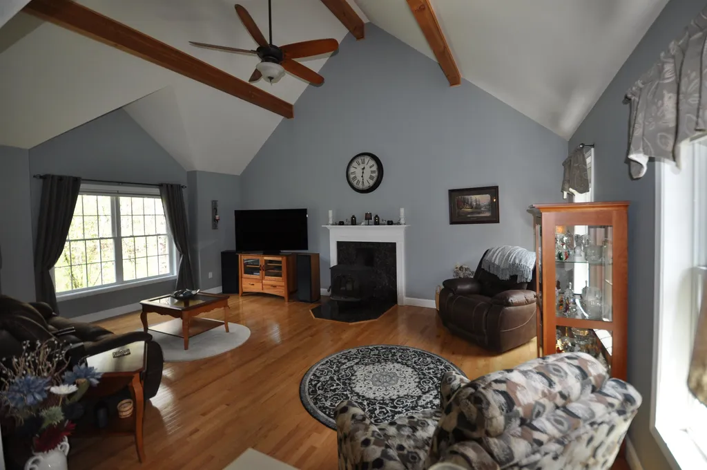 32 Blacksmith Lane Hollis NH 03049