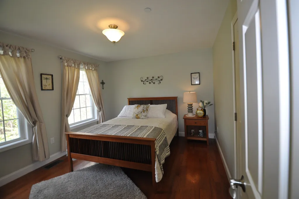 32 Blacksmith Lane Hollis NH 03049
