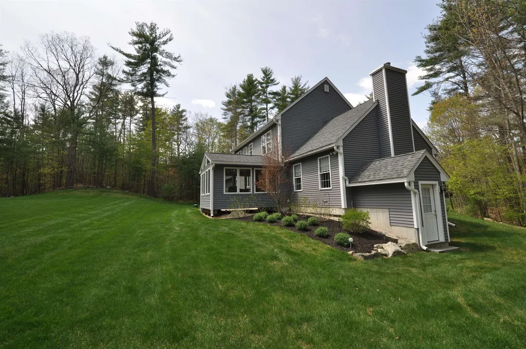 32 Blacksmith Lane Hollis NH 03049